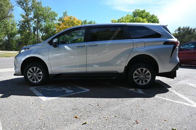 2022 Toyota Sienna LE FWD 8-Passenger - 22925026 - 8