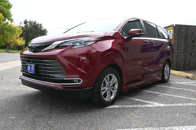 2022 Toyota Sienna Platinum AWD 7-Passenger - 22929824 - 9