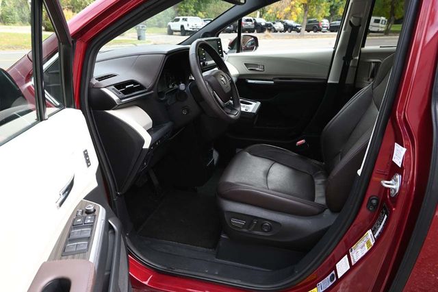 2022 Toyota Sienna Platinum AWD 7-Passenger - 22929824 - 12