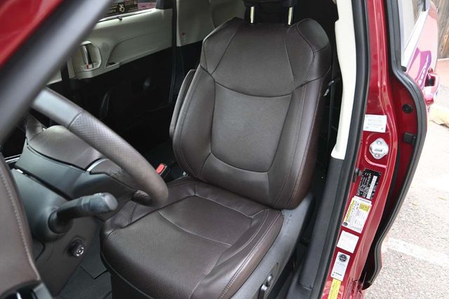 2022 Toyota Sienna Platinum AWD 7-Passenger - 22929824 - 13