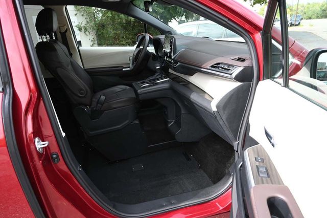 2022 Toyota Sienna Platinum AWD 7-Passenger - 22929824 - 14