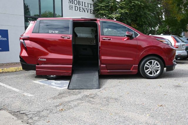 2022 Toyota Sienna Platinum AWD 7-Passenger - 22929824 - 16