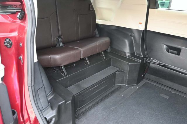 2022 Toyota Sienna Platinum AWD 7-Passenger - 22929824 - 17