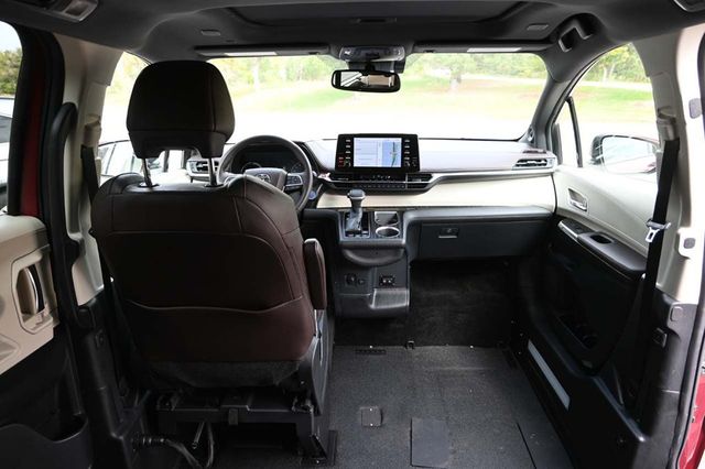 2022 Toyota Sienna Platinum AWD 7-Passenger - 22929824 - 19