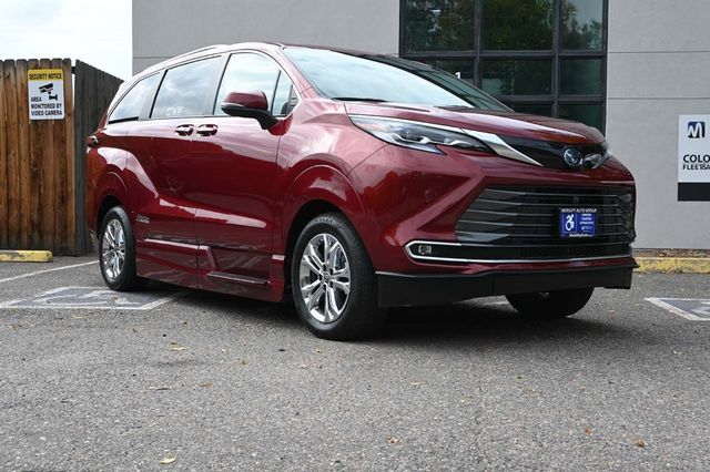 2022 Toyota Sienna Platinum AWD 7-Passenger - 22929824 - 2