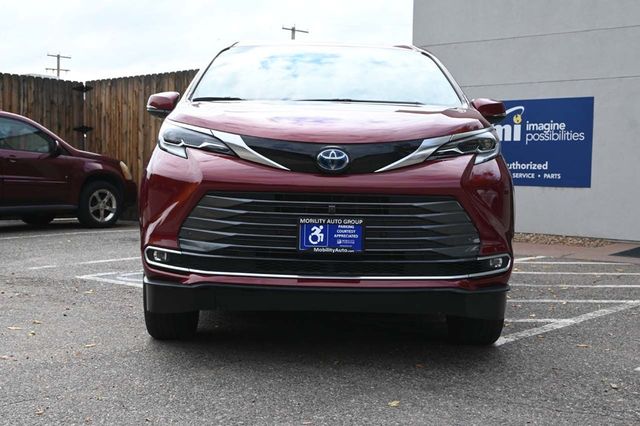 2022 Toyota Sienna Platinum AWD 7-Passenger - 22929824 - 3