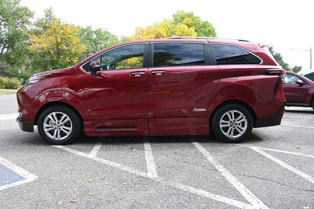 2022 Toyota Sienna Platinum AWD 7-Passenger - 22929824 - 8