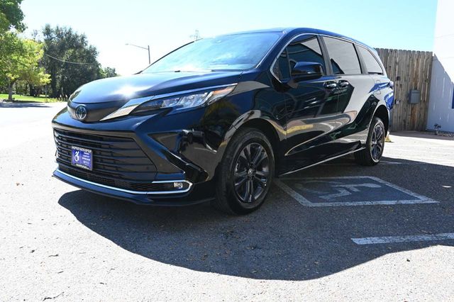 2022 Toyota Sienna XLE Handicap Mobility Van - 22926995 - 9