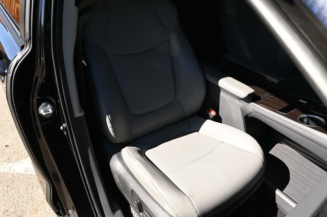 2022 Toyota Sienna XLE Handicap Mobility Van - 22926995 - 15