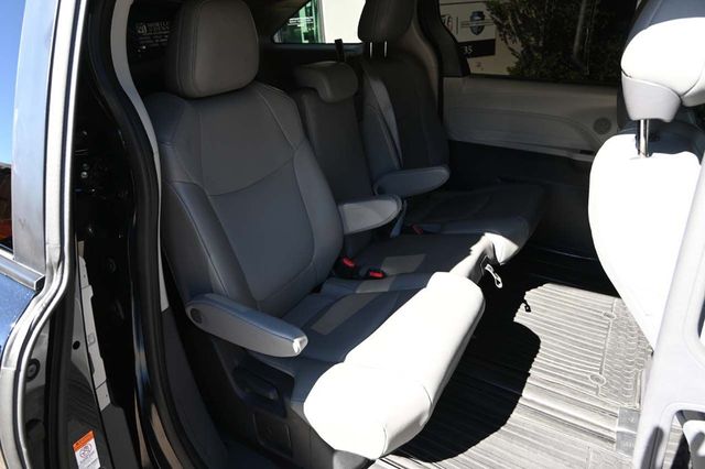 2022 Toyota Sienna XLE Handicap Mobility Van - 22926995 - 16