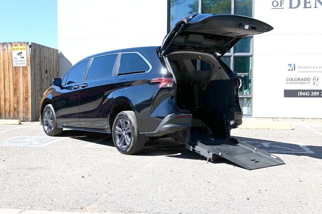 2022 Toyota Sienna XLE Handicap Mobility Van - 22926995 - 1