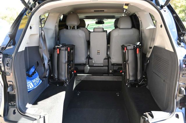 2022 Toyota Sienna XLE Handicap Mobility Van - 22926995 - 19
