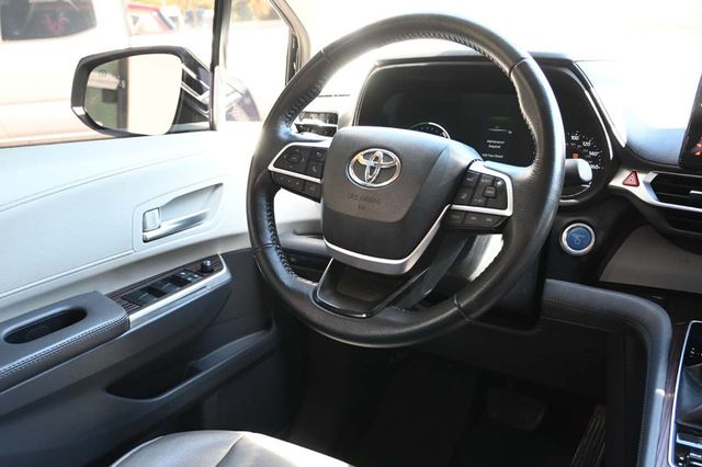 2022 Toyota Sienna XLE Handicap Mobility Van - 22926995 - 24