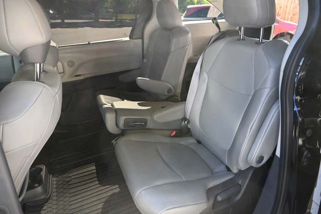 2022 Toyota Sienna XLE Handicap Mobility Van - 22926995 - 25