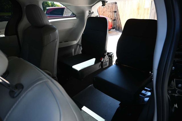 2022 Toyota Sienna XLE Handicap Mobility Van - 22926995 - 26