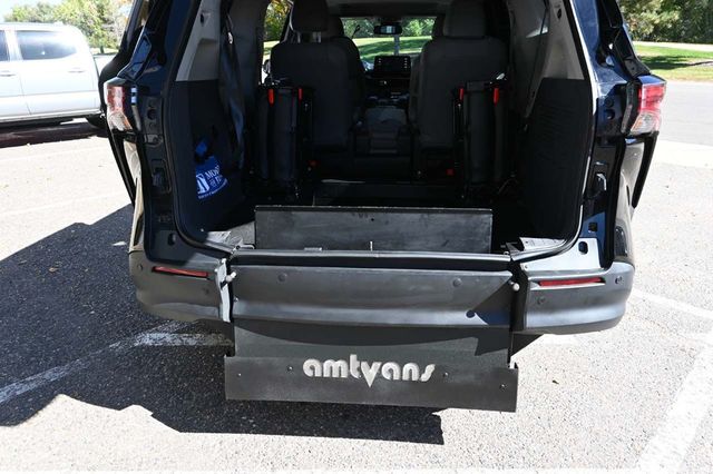 2022 Toyota Sienna XLE Handicap Mobility Van - 22926995 - 28