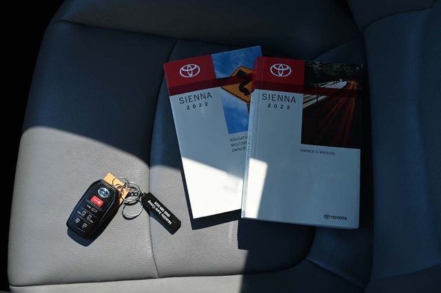 2022 Toyota Sienna XLE Handicap Mobility Van - 22926995 - 39