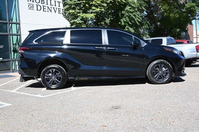 2022 Toyota Sienna XLE Handicap Mobility Van - 22926995 - 4