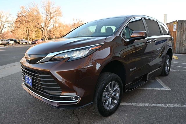 2022 Toyota Sienna XLE Mobility Handicap Van - 22752615 - 9