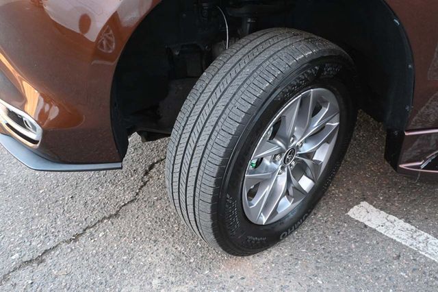 2022 Toyota Sienna XLE Mobility Handicap Van - 22752615 - 10