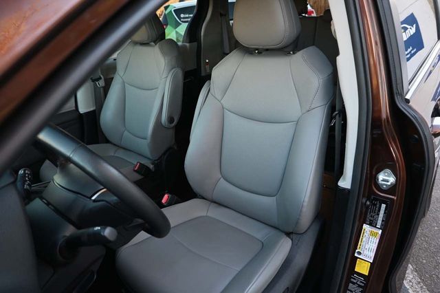 2022 Toyota Sienna XLE Mobility Handicap Van - 22752615 - 12
