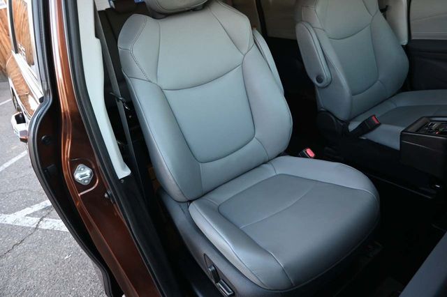 2022 Toyota Sienna XLE Mobility Handicap Van - 22752615 - 14