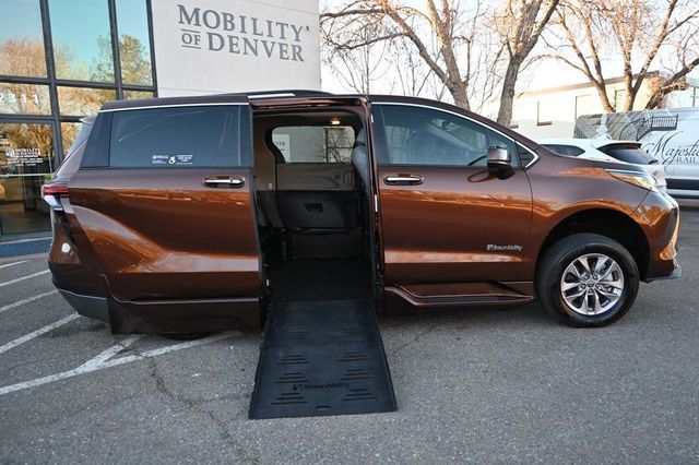 2022 Toyota Sienna XLE Mobility Handicap Van - 22752615 - 15