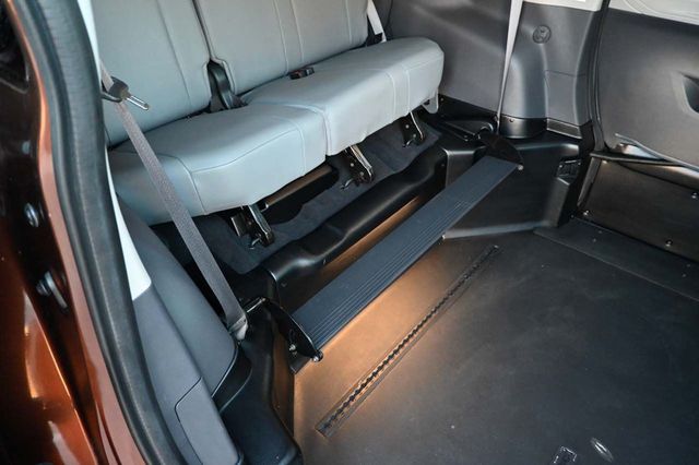 2022 Toyota Sienna XLE Mobility Handicap Van - 22752615 - 17