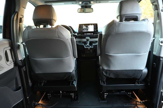 2022 Toyota Sienna XLE Mobility Handicap Van - 22752615 - 19