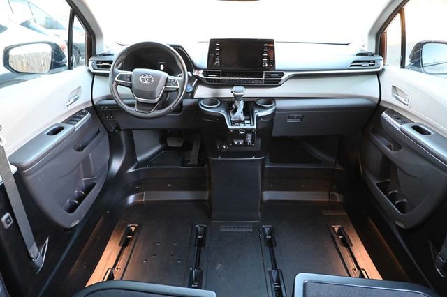 2022 Toyota Sienna XLE Mobility Handicap Van - 22752615 - 20