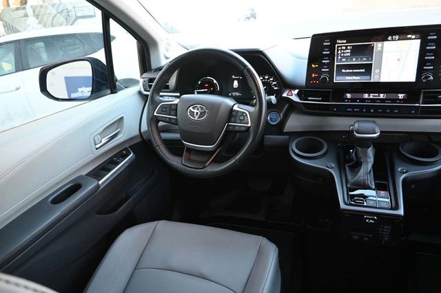 2022 Toyota Sienna XLE Mobility Handicap Van - 22752615 - 23