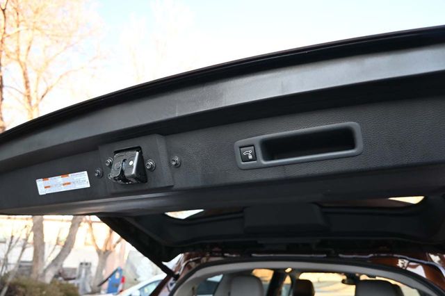 2022 Toyota Sienna XLE Mobility Handicap Van - 22752615 - 25