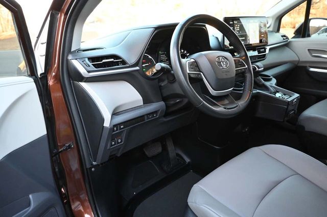 2022 Toyota Sienna XLE Mobility Handicap Van - 22752615 - 31