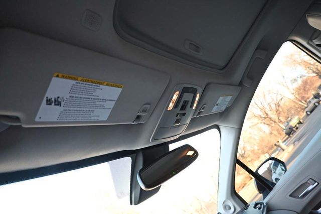 2022 Toyota Sienna XLE Mobility Handicap Van - 22752615 - 32