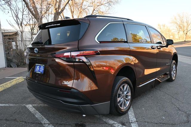 2022 Toyota Sienna XLE Mobility Handicap Van - 22752615 - 5