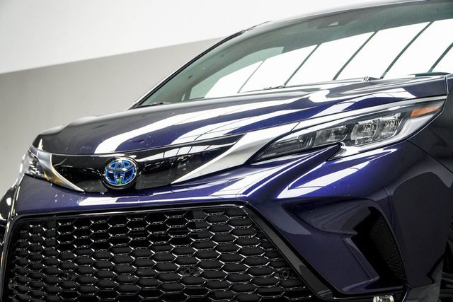 2022 Toyota Sienna XSE FWD 7-Passenger - 22935330 - 1