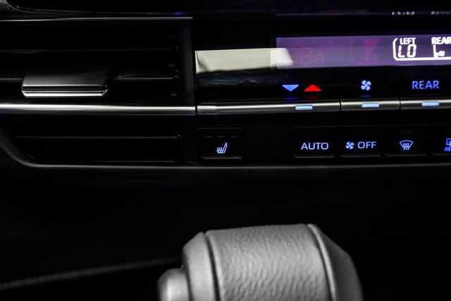 2022 Toyota Sienna XSE FWD 7-Passenger - 22935330 - 19