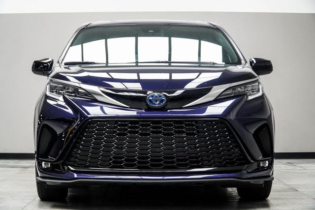 2022 Toyota Sienna XSE FWD 7-Passenger - 22935330 - 6