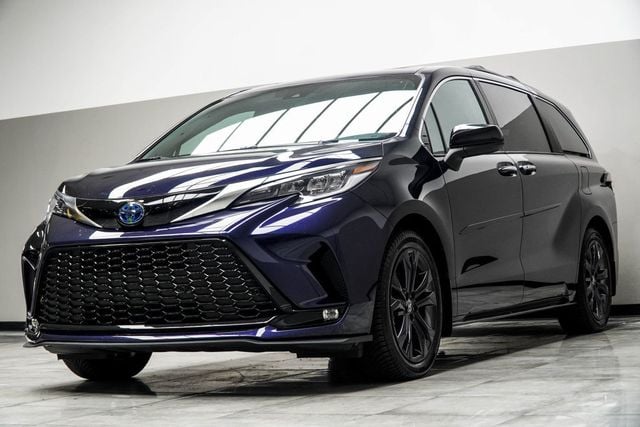 2022 Toyota Sienna XSE FWD 7-Passenger - 22935330 - 7