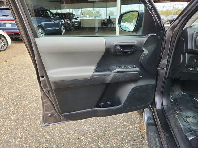 2022 Toyota Tacoma 2WD SR Double Cab 5' Bed I4 Automatic w/ Chrome Tube Steps - 22934216 - 8