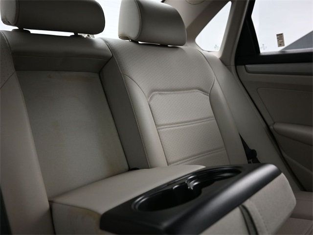 2022 Volkswagen Passat 2.0T SE Automatic - 22891877 - 19
