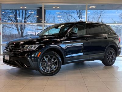 2022 Volkswagen Tiguan SE's photo