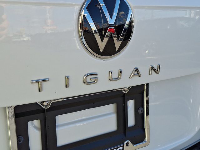 2022 Volkswagen Tiguan 2.0T SE R-Line Black 4MOTION - 22936510 - 28