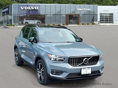 2022 Volvo XC40 R-Design's photo