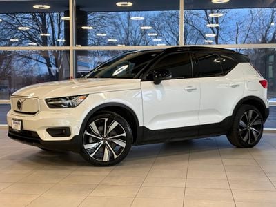 2022 Volvo XC40 Plus's photo