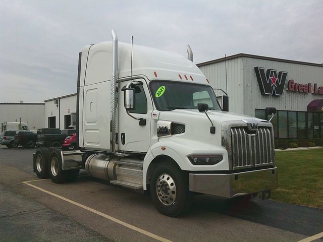 2022 Western Star 49X 2022 WESTERN STAR 49X SLEEPER - 22495704 - 2