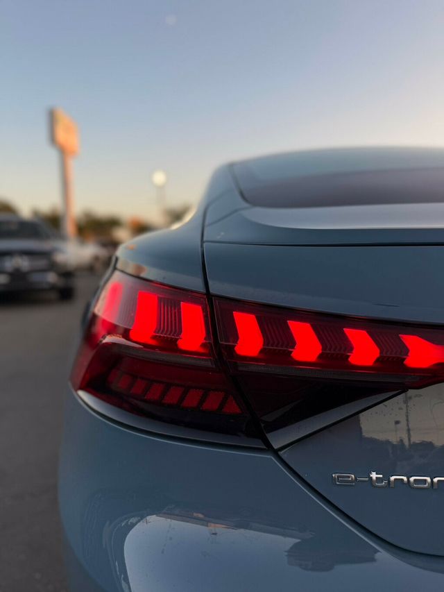 2023 Audi e-tron GT Premium Plus quattro - 22924128 - 23