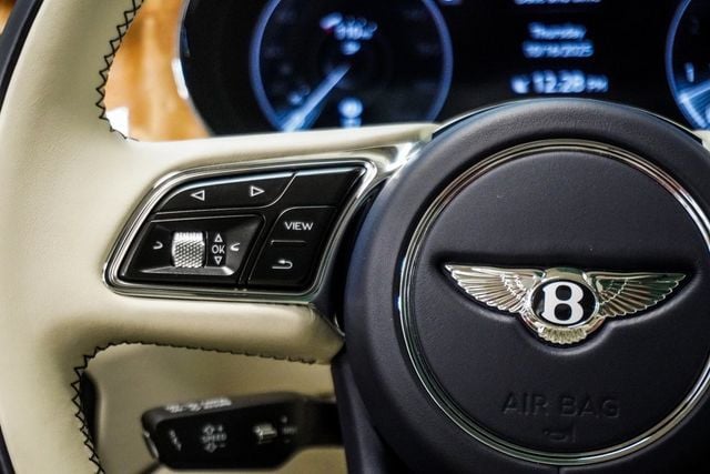 2023 Bentley Bentayga Azure AWD - 22923920 - 18
