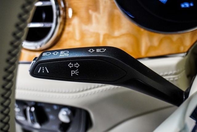 2023 Bentley Bentayga Azure AWD - 22923920 - 22