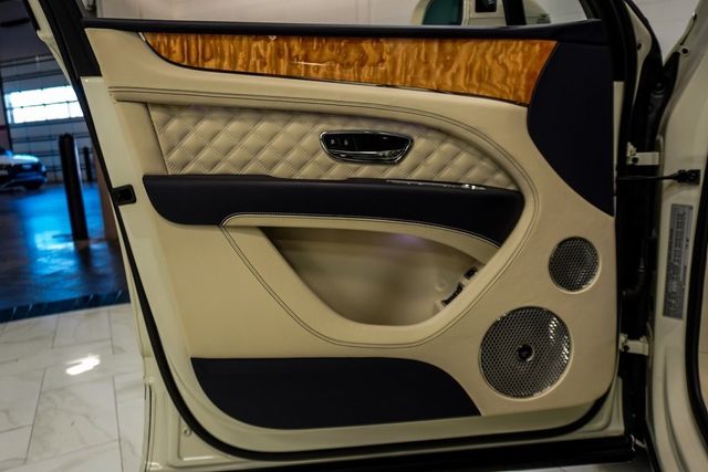 2023 Bentley Bentayga Azure AWD - 22923920 - 23